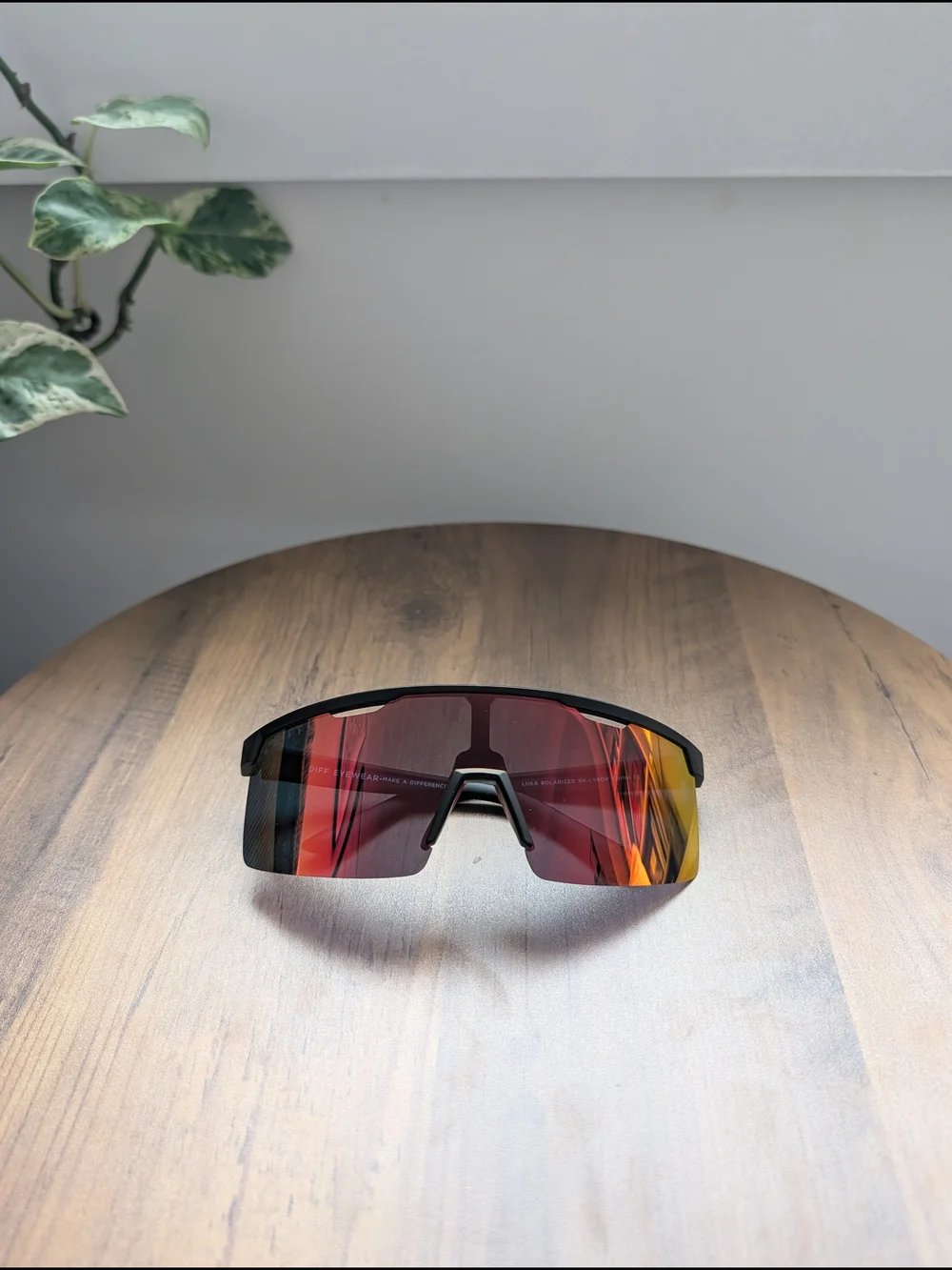 Diff Eyewear Visor Sunglass with Red-Orange Mirror Lens